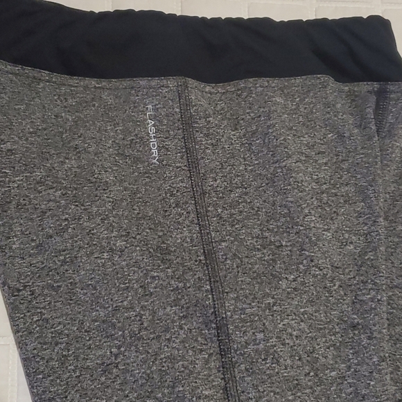 The North Face Flashdry Capri Leggings Gray Black Girls Regular Size 10-12 - Picture 5 of 10
